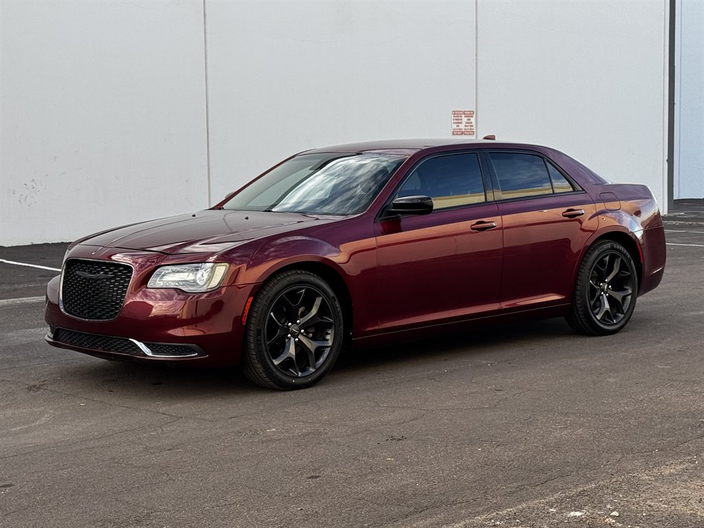 2020 Chrysler 300 Touring's photo