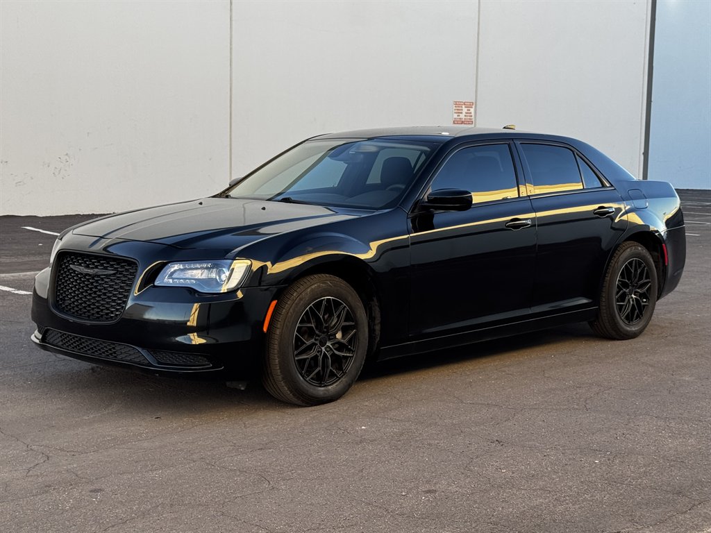 2023 Chrysler 300 Touring's photo