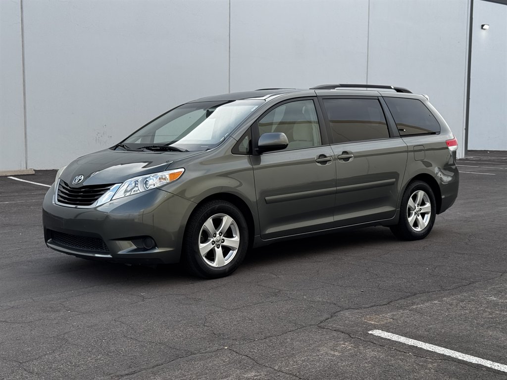 2014 Toyota Sienna LE