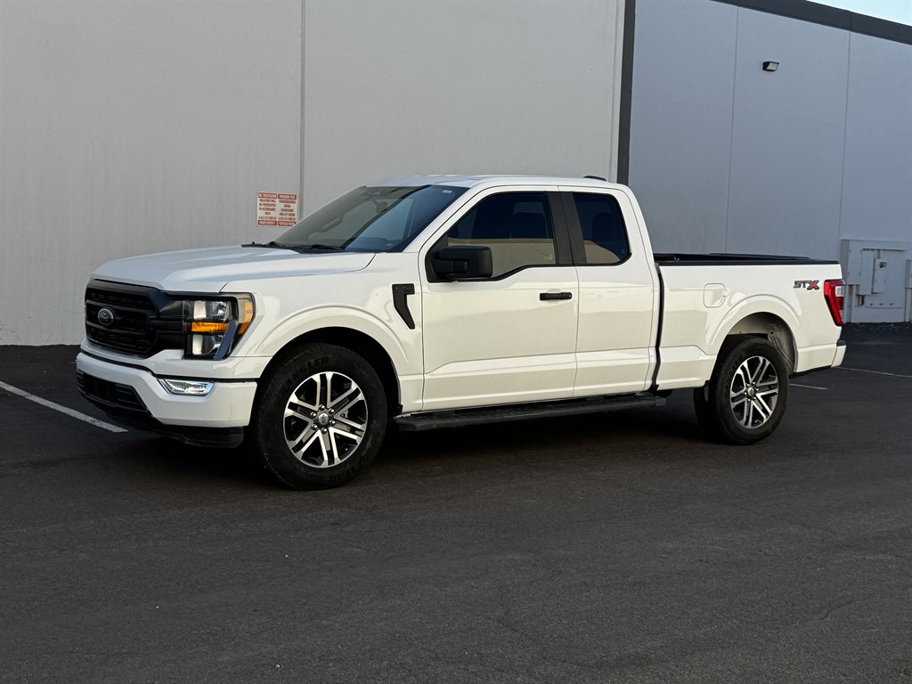 2023 Ford F-150 XL's photo